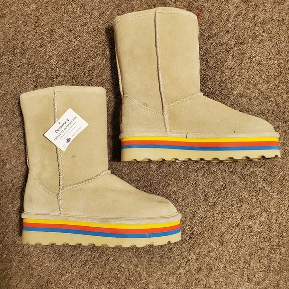 SOLD BEARPAW BOOTS SIZE 8 - Picture 1 of 4